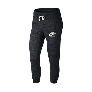 Women’s Nike Gym Vintage Lightweight Capris.